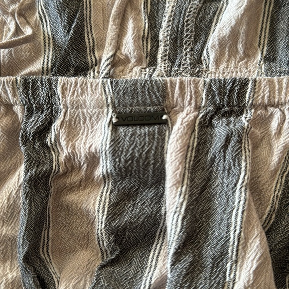 Volcom strappy crop top Size small - Picture 3 of 3